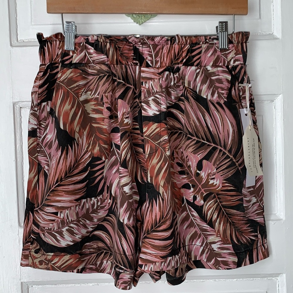 JANE + DELANCEY TROPICAL PALM LEAF PULL ON SHORTS
